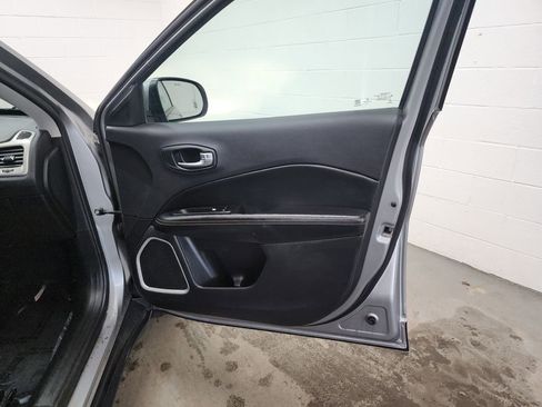 Used 2020 Jeep Compass Latitude w/ Cold Weather Group image 31