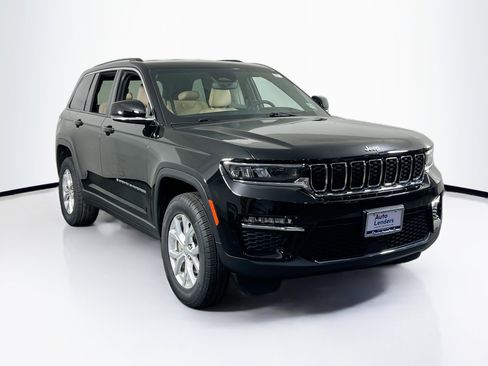 Used 2023 Jeep Grand Cherokee Limited image 3
