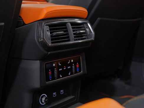 Used 2022 Lamborghini Urus image 32