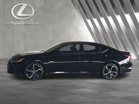 Used 2024 Nissan Altima 2.5 SR w/ SR Premium Package FWD image 1
