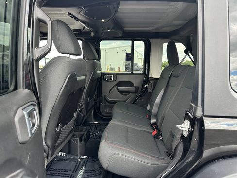 Used 2025 Jeep Wrangler Unlimited Rubicon AWD/4WD image 38