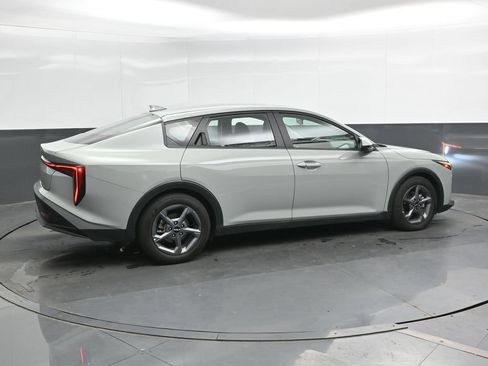 Used 2025 Kia K4 FWD image 2
