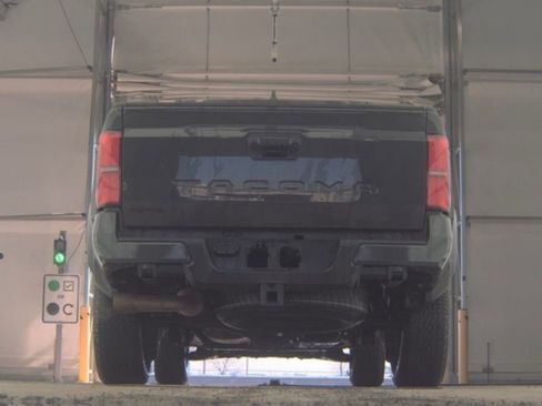 Used 2025 Toyota Tacoma TRD Off-Road image 13