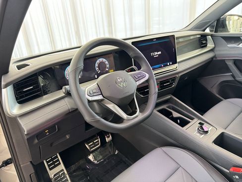New 2026 Volkswagen Tiguan SE R-Line FWD image 4