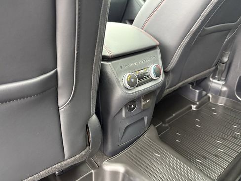 Used 2025 Ford Explorer ST-Line image 23