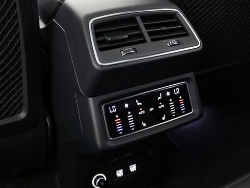 Used 2019 Audi e-tron Prestige w/ Prestige Package AWD/4WD image 12