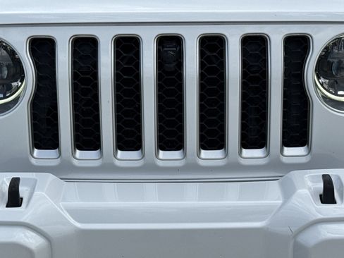 Used 2023 Jeep Wrangler Unlimited Sahara AWD/4WD image 9