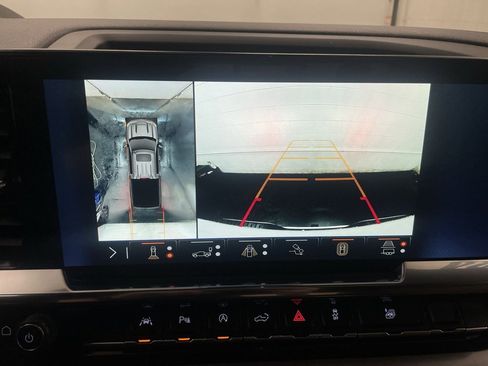 Used 2024 Chevrolet Silverado 1500 High Country image 9