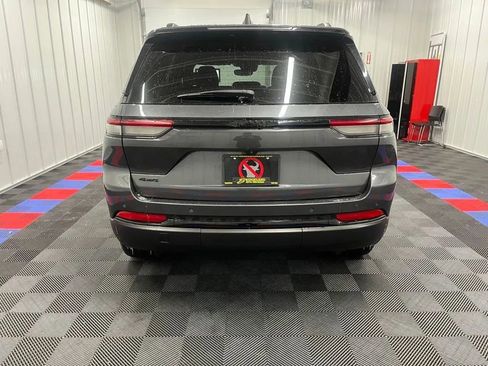 Used 2023 Jeep Grand Cherokee Altitude image 4