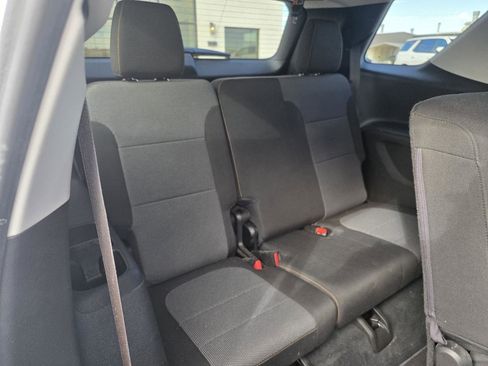 Used 2021 Chevrolet Traverse LS image 16