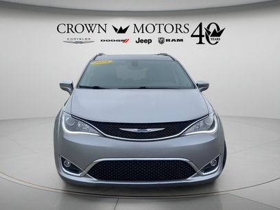 Used 2018 Chrysler Pacifica Limited w/ Tire & Wheel Group