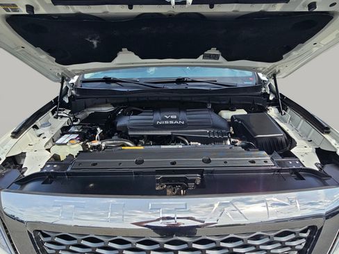 Used 2017 Nissan Titan SL AWD/4WD image 18
