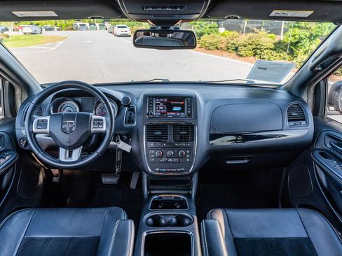 Used 2018 Dodge Grand Caravan SXT w/ Blacktop Package FWD image 25