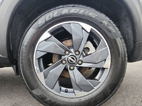Used 2024 Nissan Rogue SV FWD image 9