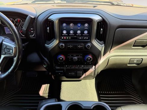 Used 2022 Chevrolet Silverado 2500 LT w/ Convenience Package AWD/4WD image 11