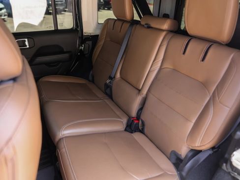 Used 2023 Jeep Wrangler Unlimited Sahara w/ Cold Weather Group AWD/4WD image 21
