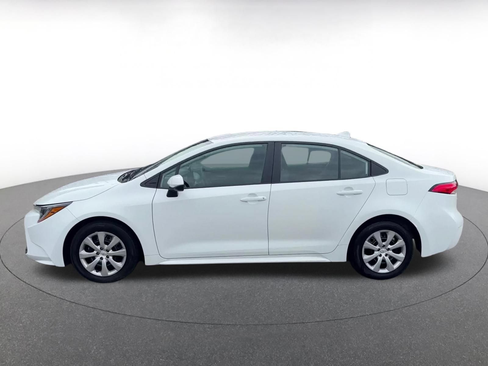 Used 2025 Toyota Corolla LE FWD image 7