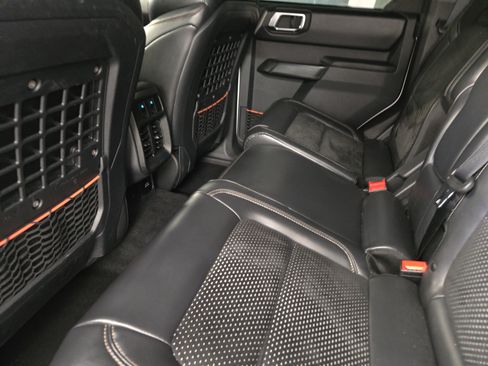 Certified 2025 Ford Bronco Raptor w/ Interior Carbon Fiber Pack AWD/4WD image 30