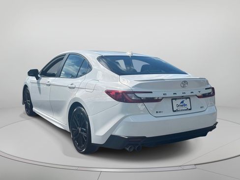 Used 2026 Toyota Camry SE FWD image 4