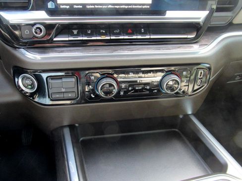 Used 2024 Chevrolet Silverado 3500 LTZ w/ LTZ Convenience Package image 34