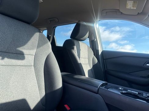 Certified 2025 Nissan Rogue SV FWD image 27