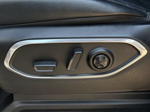 Used 2024 Jeep Wagoneer L Series II RWD image 27