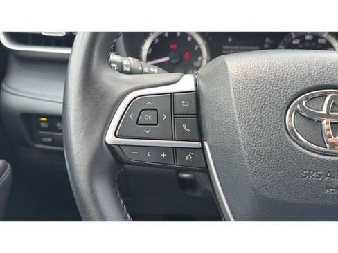 Certified 2025 Toyota Highlander LE FWD image 25
