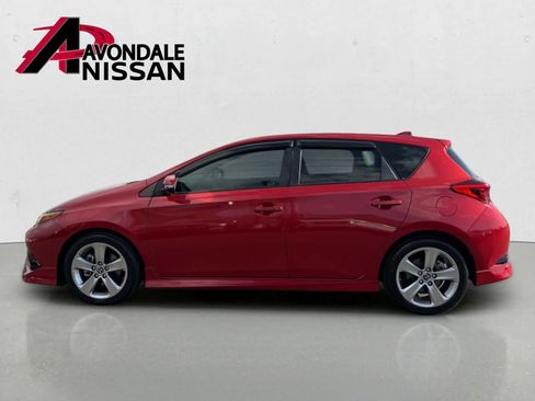 Used 2018 Toyota Corolla iM w/ Carpet Mat Package (TMS) FWD image 2