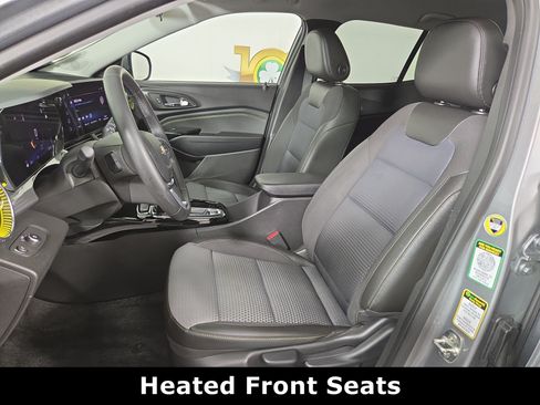 Used 2024 Chevrolet Trax LT w/ LT Convenience Package FWD image 11