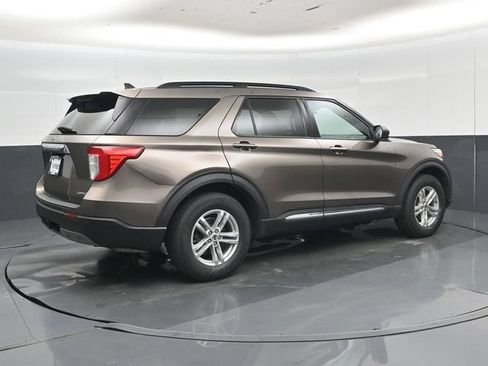 Used 2021 Ford Explorer XLT w/ Equipment Group 202A AWD/4WD image 30