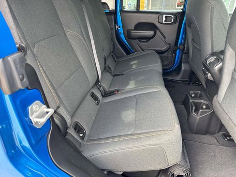 Used 2025 Jeep Gladiator Sport image 9