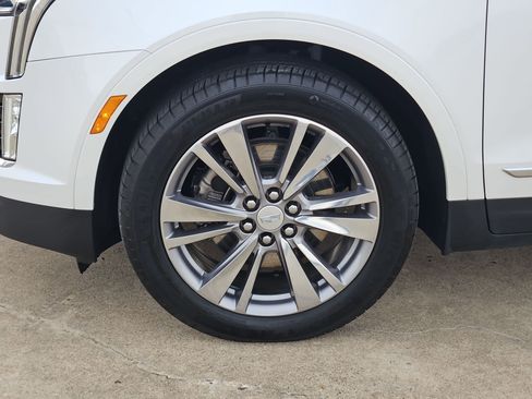 Used 2025 Cadillac XT5 Premium Luxury image 12