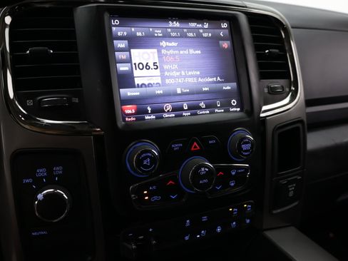 Used 2018 RAM 2500 Laramie w/ Sport Appearance Group AWD/4WD image 21