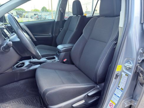 Used 2018 Toyota RAV4 XLE w/ Plus Extra Value Package AWD/4WD image 17