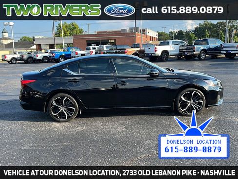 Used 2023 Nissan Altima 2.5 SR FWD image 10