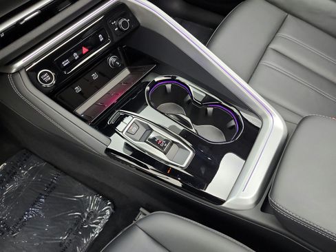 Used 2025 Audi Q5 Premium Plus w/ Premium Plus AWD/4WD image 11
