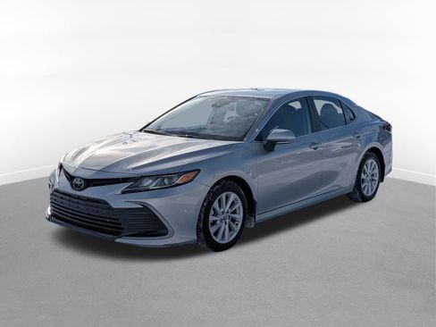 Used 2022 Toyota Camry LE image 5