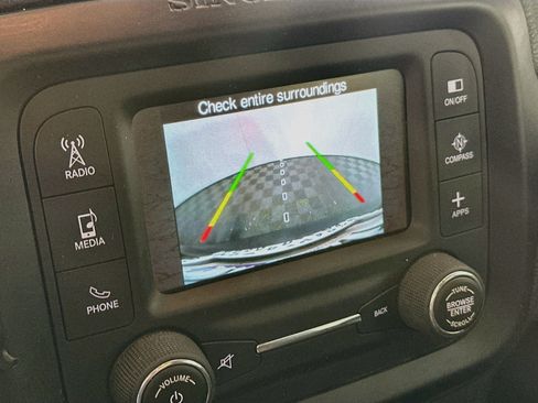 Used 2017 Jeep Renegade Latitude w/ Popular Equipment Group FWD image 21