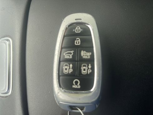 Used 2023 Hyundai Santa Fe Limited image 31
