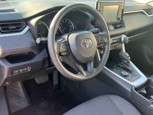 Used 2019 Toyota RAV4 LE AWD/4WD image 18
