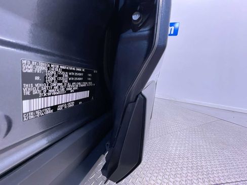 Used 2019 Toyota RAV4 LE w/ Carpet Mat Package FWD image 43