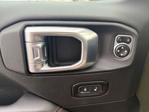 Used 2022 Jeep Gladiator Rubicon w/ Cold Weather Group image 19