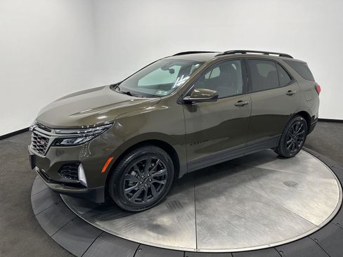 Used 2023 Chevrolet Equinox RS w/ LPO, Cargo Package AWD/4WD image 4
