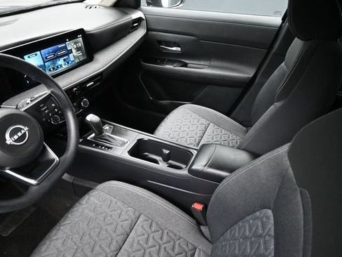 Used 2025 Nissan Kicks SV w/ Charging Package FWD image 16