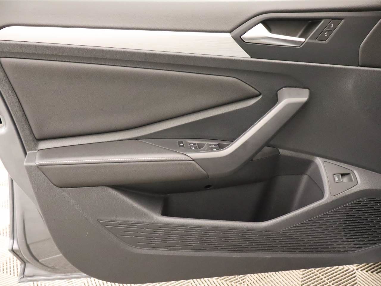 Certified 2025 Volkswagen Jetta Sport FWD image 18
