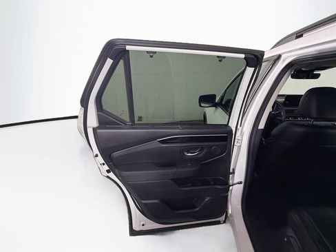 Used 2025 Honda Pilot Touring image 27