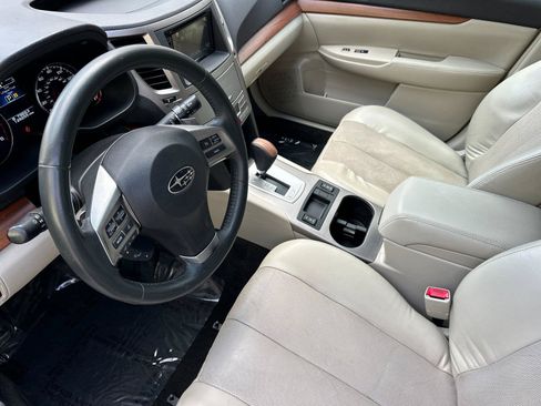 Used 2014 Subaru Outback 2.5i Limited AWD/4WD image 9