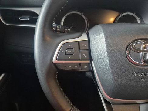 Certified 2025 Toyota Highlander XLE image 19