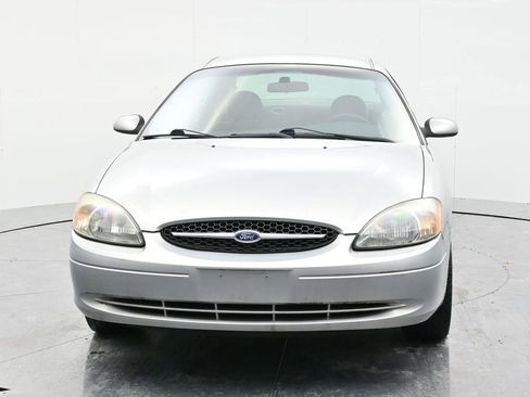 Used 2002 Ford Taurus SE image 2