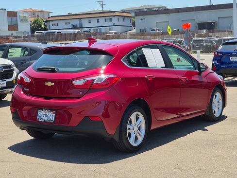 Used 2018 Chevrolet Cruze LT FWD image 4